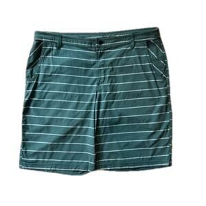 Lululemon Kahuna Shorts Green Stripes Hiking Golf Casual Flat Front Size 40